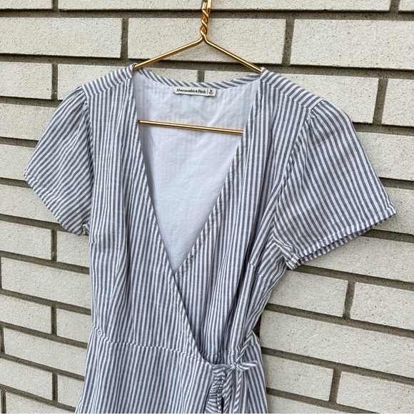 Abercrombie & Fitch Striped Cotton Wrap Dress Blue White Ruffle Trim - Picture 2 of 11